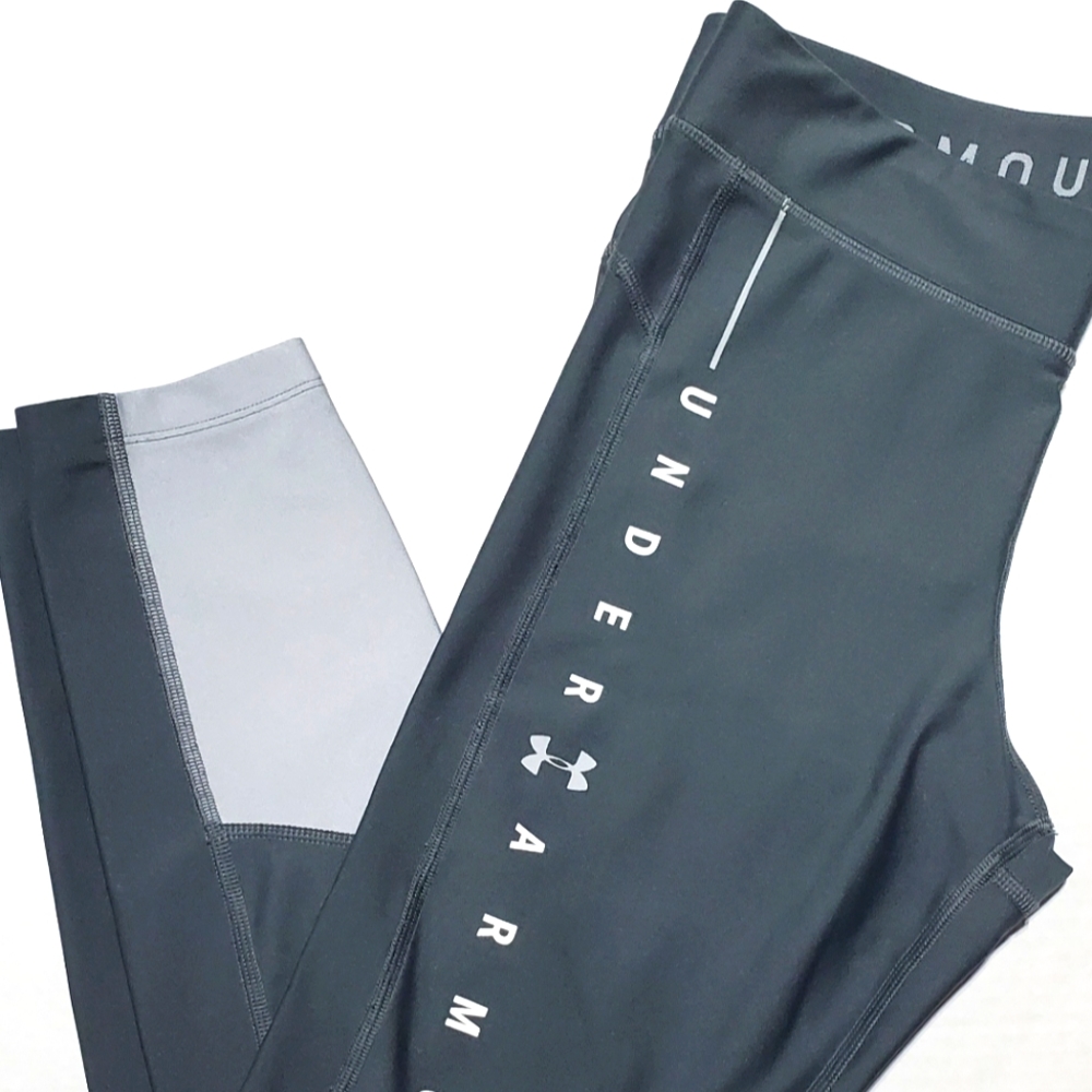 Under armor  size medium yoga pants